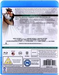 Achterkant Blu-ray hoes "Gone With The Wind" met tekst en afbeelding van Rhett Butler die Scarlett O'Hara kust.