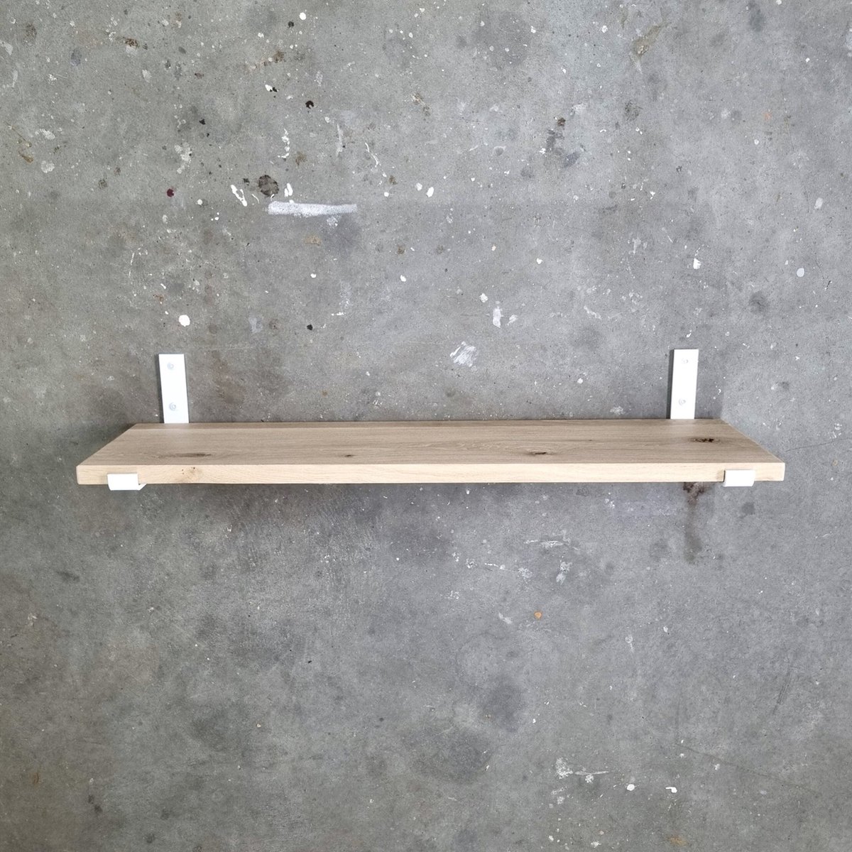 GoudmetHout Wandplank Industrieel - 80 x 30 cm Muurplank - Eiken Hout - Decoratie Wandrek & Boekenrek - Hangplank Keuken - Wall Shelf + 2 Mat Witte Plankdragers van Staal Licht eiken, mat wit - 30 cm