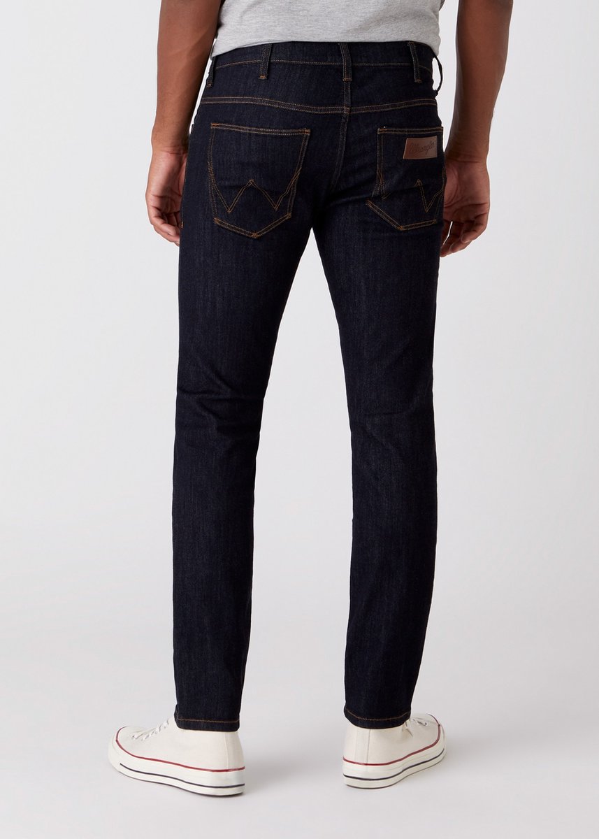 Wrangler LARSTON DARK RINSE SLIM TAPERED W36 X L34 Zwart