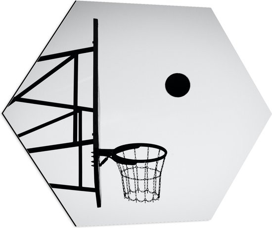 Dibond Hexagon - Bal Vallend in Basket (Zwart-wit) - 70x60.9 cm Foto op Hexagon (Met Ophangsysteem)