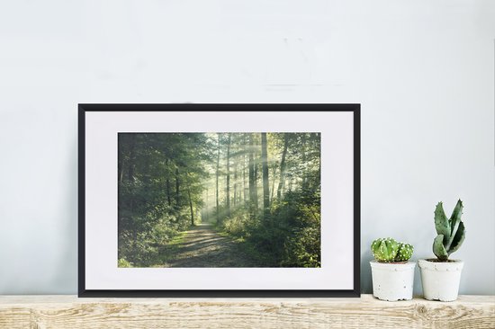 Image encadrée - Cadre photo Route à travers une forêt brumeuse 60x40 cm - Affiche encadrée (Décoration murale salon / chambre)