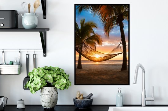 Photo en cadre - Iles des Caraïbes avec une plage et un hamac cadre photo noir 40x60 cm - Affiche sous cadre (Décoration murale salon / chambre) / Mer et plage