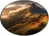 Dibond Ovaal - Wolken bij Top van de Berg - 28x21 cm Foto op Ovaal (Met Ophangsysteem)