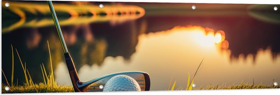 Tuinposter – Golf - Golfbal - Golfclub - Zonsondergang - Gras - Water - 150x50 cm Foto op Tuinposter (wanddecoratie voor buiten en binnen)