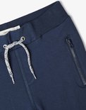 Donkerblauwe joggingbroek met tailleband, trekkoord en ritssluiting op de zak.