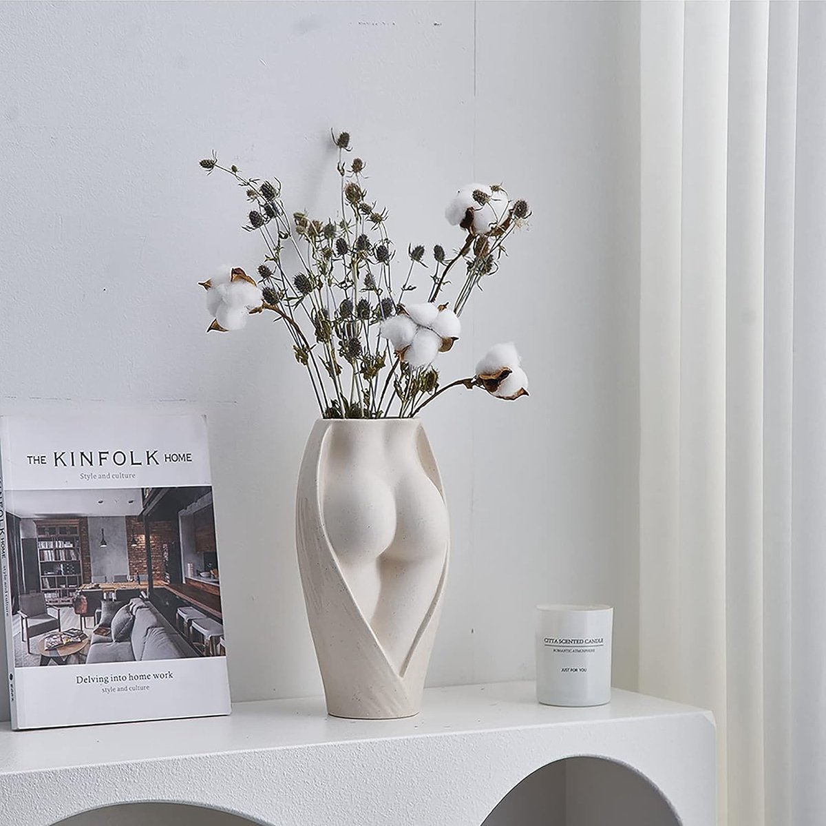 Witte keramische vrouwelijke lichaamsvaas - moderne sculpturale