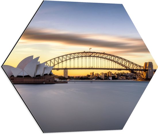 Dibond Hexagon - Zonsondergang achter de Brug in Sydney, Australië - 60x52.2 cm Foto op Hexagon (Met Ophangsysteem)