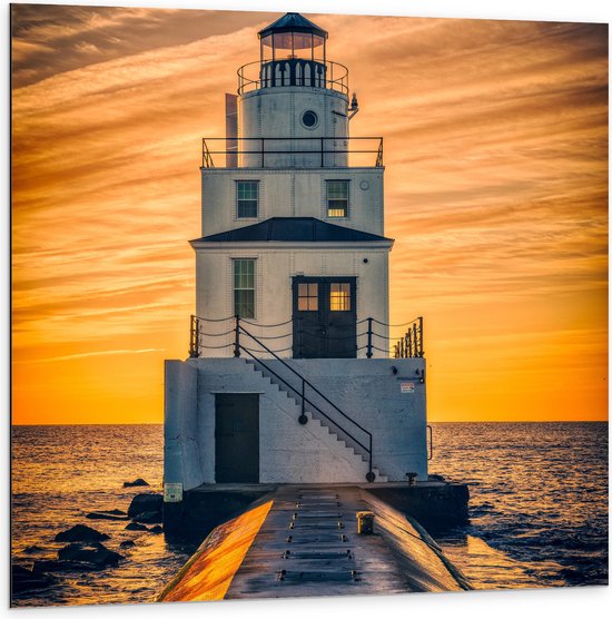 Dibond - Vuurtoren bij de Zee met Zonsondergang - 100x100 cm Foto op Aluminium (Met Ophangsysteem)