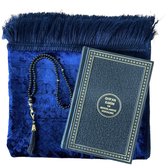 Geschenkset donker blauw met een luxe velvet gebedskleed, parel tasbih en Nederlands vertaalde Koran Kerim