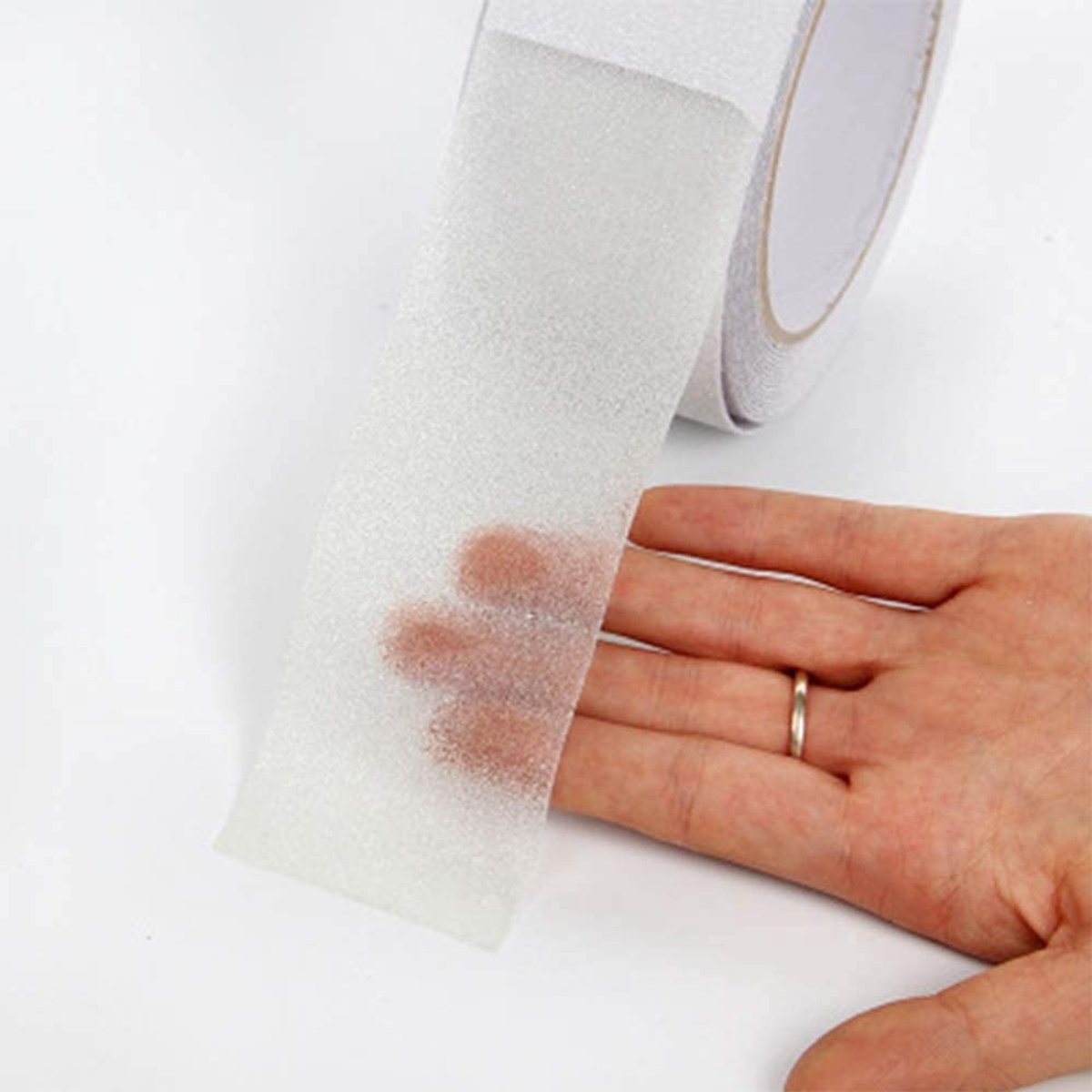 Dailygoods- Anti-slip Tape - Veiligheidsband met Hoge Grip - Duurzaam PVC - Waterdicht - 5CM x 5M - Eenvoudig aan te Brengen - Antislipband