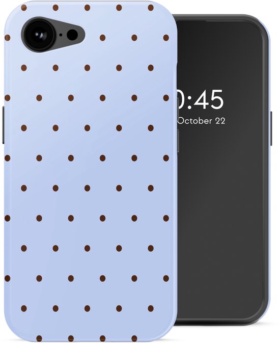 Coque de téléphone bleu clair à pois marrons, à côté d'un iPhone.