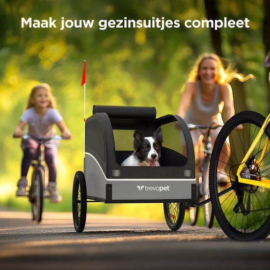 Man en kind fietsen met een hondenfietskar in een park. "Maak jouw gezinsuitjes compleet" staat in tekst.