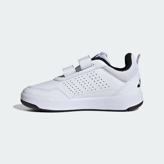 Witte Adidas sneaker met klittenbandsluiting, geperforeerd paneel op de zijkant, zwarte strepen en zwarte zool.