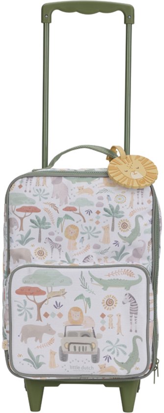 Koffer met safari dieren print, groene wieltjes en hengsel. Met een leeuwenlabel aan de rits.