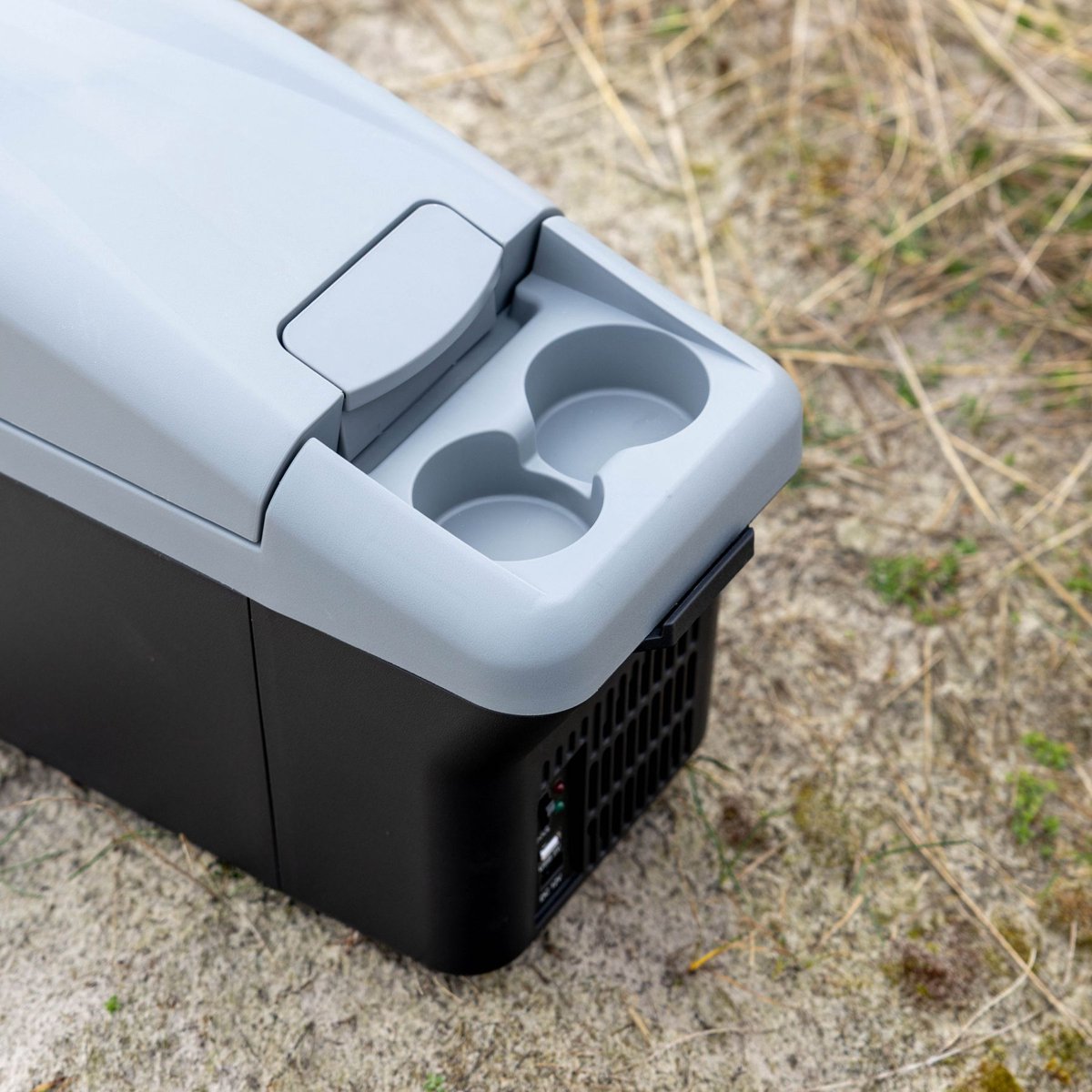 Volkstool® E8 Cool Box 8L - Mini Thermo Elektrische Koelbox - Werkt op 12V - Auto Koelbox - Ruimte voor 10 Blikjes (330ml) – foto 4