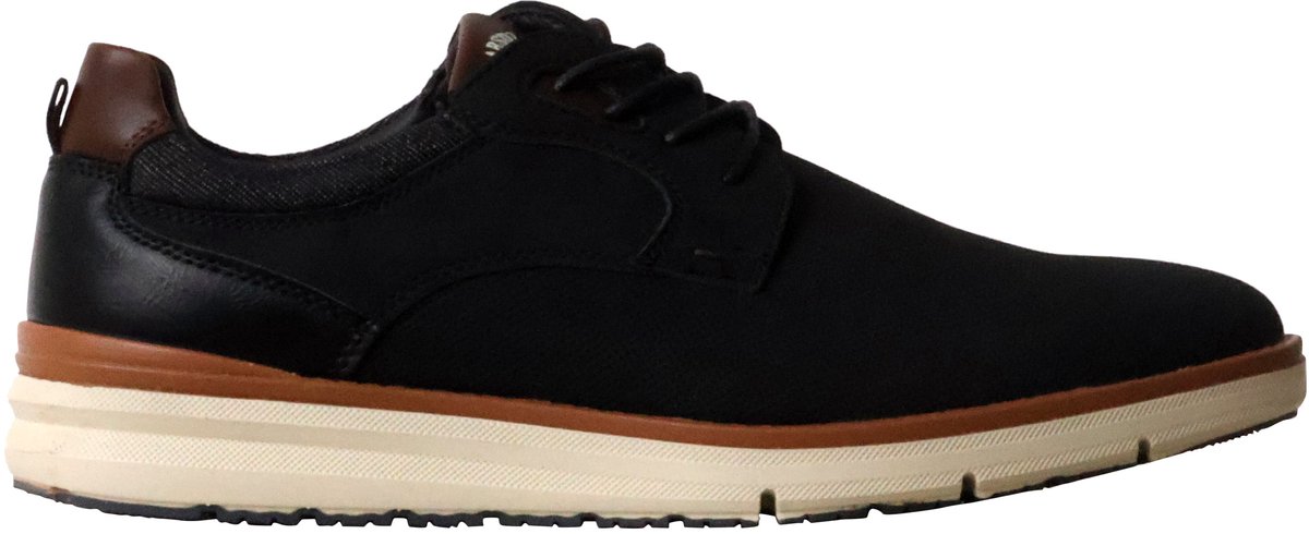 Sneakers met veters