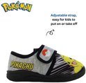Grijze Pikachu pantoffels met klittenbandsluiting. Makkelijk aan en uit te trekken, met Pikachu op de voorkant.