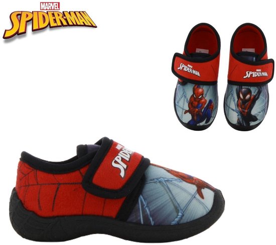 Set van Spiderman pantoffels met rode zijkanten, Spiderman print op de voorkant en klittenbandsluiting.