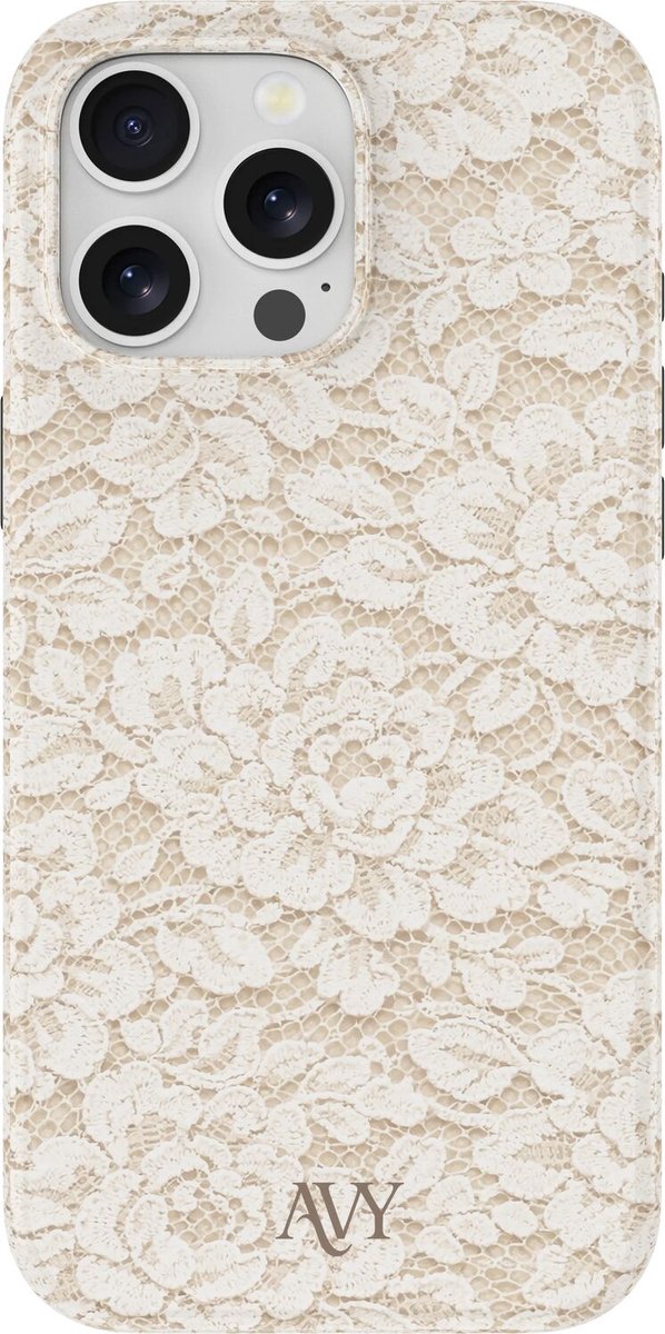 AVY Hoesje geschikt voor Apple iPhone 15 Pro Max | Vintage Lace | Kant | Beige | Hard Shell Back Cover | Compatibel met MagSafe & Qi2