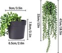 Dimensions d'une plante suspendue artificielle avec pot: largeur 9 cm, hauteur du pot 7.8 cm, longueur de la plante 33 cm.
