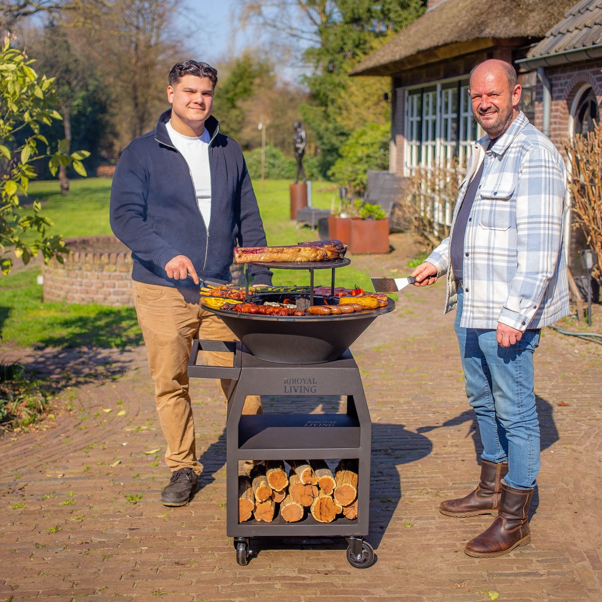 RJRoyal Living BBQ Plancha Grill Maestro Ø70cm Blackline - Met Grote wielen en houtopslag vuurschaal