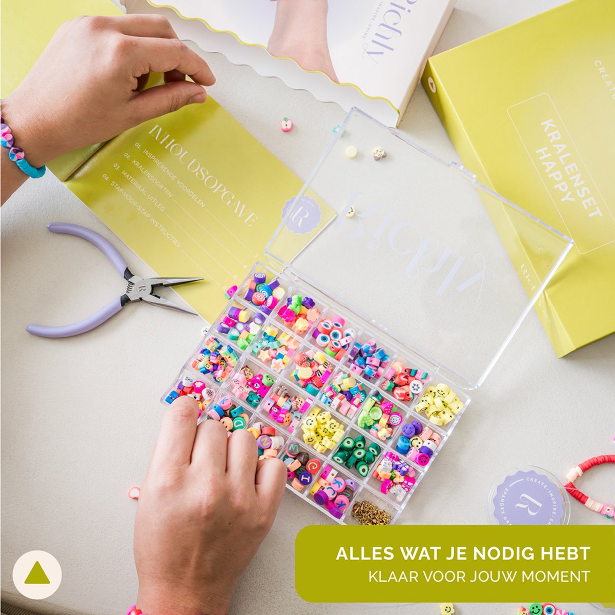 Richly® Kralen set Happy - Armbandjes maken meisjes - gratis E-BOOK - Complete set - Gouden RVS-accessoires - Sieraden Maken meisjes - Luxe verpakking - Knutselen Meisjes - Met 17 soorten polymeerkralen - Kralenketting - Bedels - Knutselen meisjes — afbeelding 11