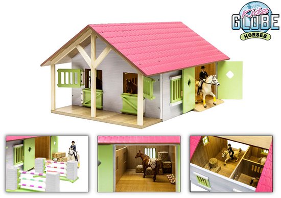 Houten speelgoedpaardenstal met roze dak, limegroene deuren. Met ruiter en paard, plus afbeeldingen van accessoires.