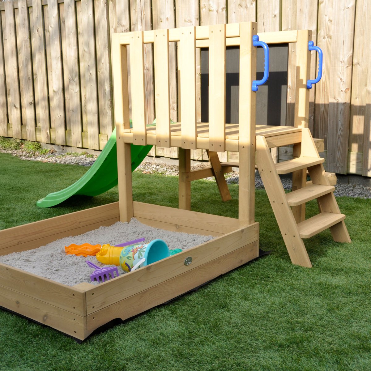 AXI Leah Mini Speeltoren met Zandbak en Picknicktafel –Limoen groene Glijbaan – Met Krijtbord – FSC hout – Klein speeltoestel voor de tuin / buiten — afbeelding 13