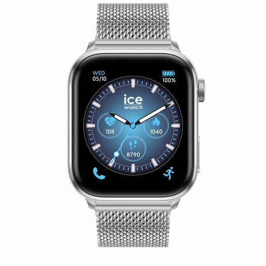 Montre argentée avec bracelet milanais en métal. L'écran affiche 'ice watch', 108 battements de cœur, 8790 pas et 1040 calories.