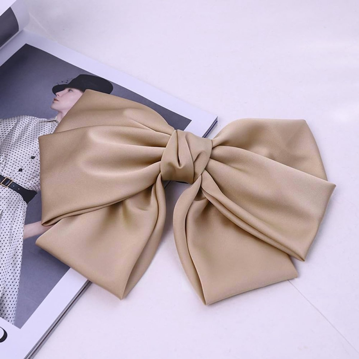 Dailygoods - Dailygoody - Haarspeld met strik - Elegante haaraccessoires - Kaki - Haarspelden voor dames - Geschikt voor meisjes en vrouwen - Kwaliteit in Franse stof