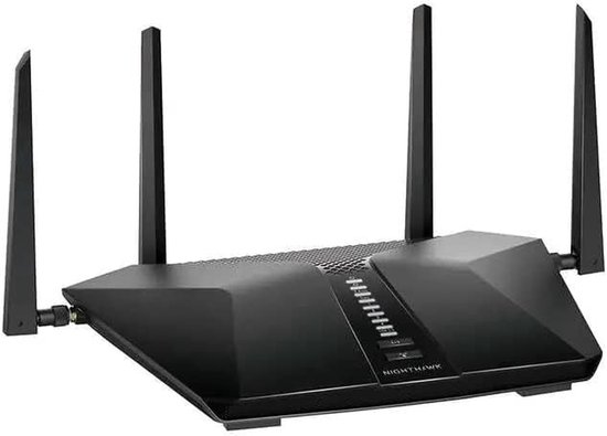 Zwarte Netgear Nighthawk AX5400 WiFi 6 router met vier verstelbare antennes en LED-indicatoren aan de voorkant.