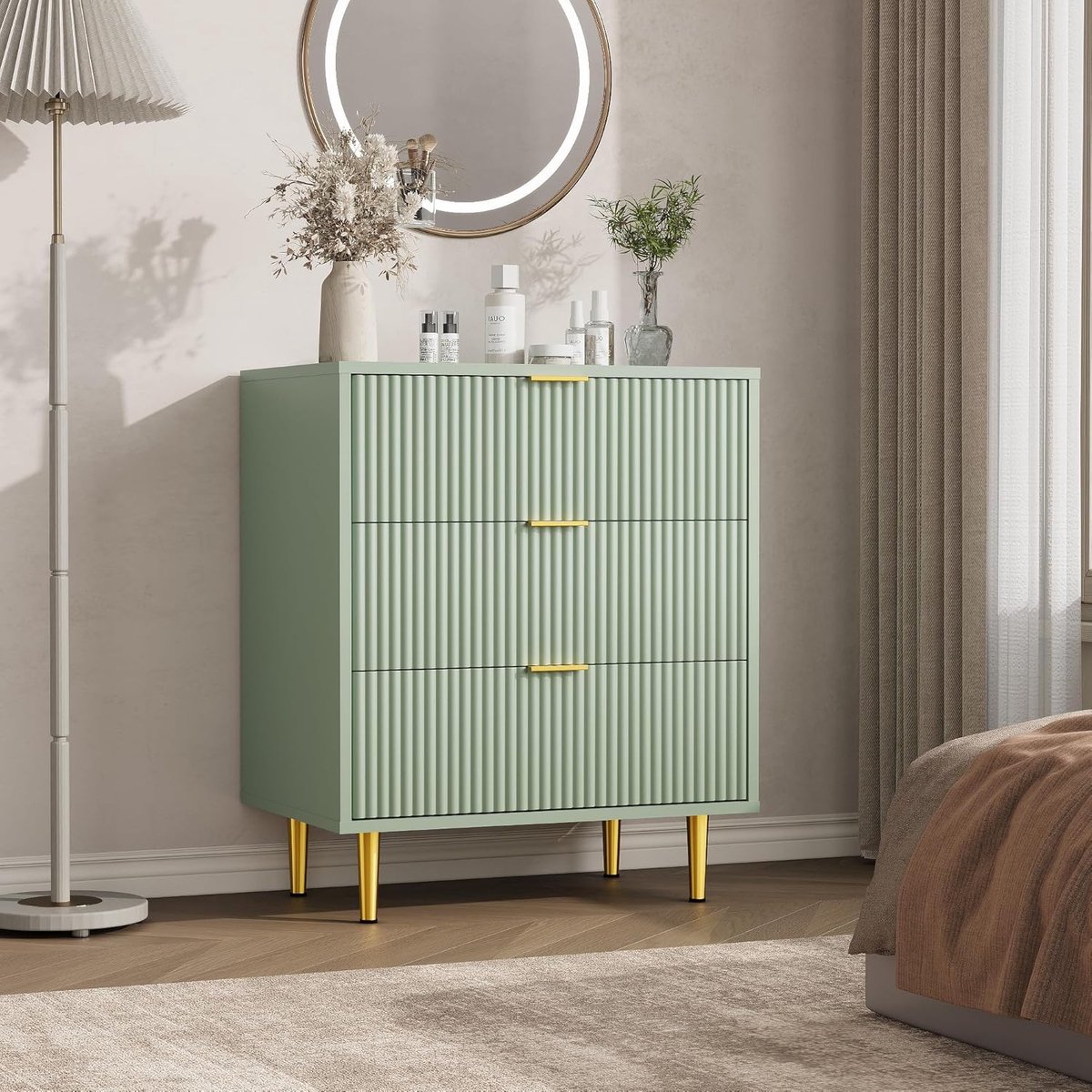 Moderne Nachtkastje met 3 Laden - Luxe Bijzetkast met Goudkleurige Handgrepen en Poten - Commode voor Slaapkamer en Woonkamer - Compacte Opbergkast met Geribbelde Fronten - Olijfgroen