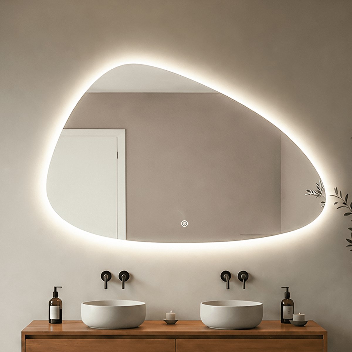 LOMAZOO Badkamerspiegel Met Verlichting - Met Verwarming - Spiegel Organisch - Assymetrische Spiegel - 140 x 85 cm [ALICANTE]