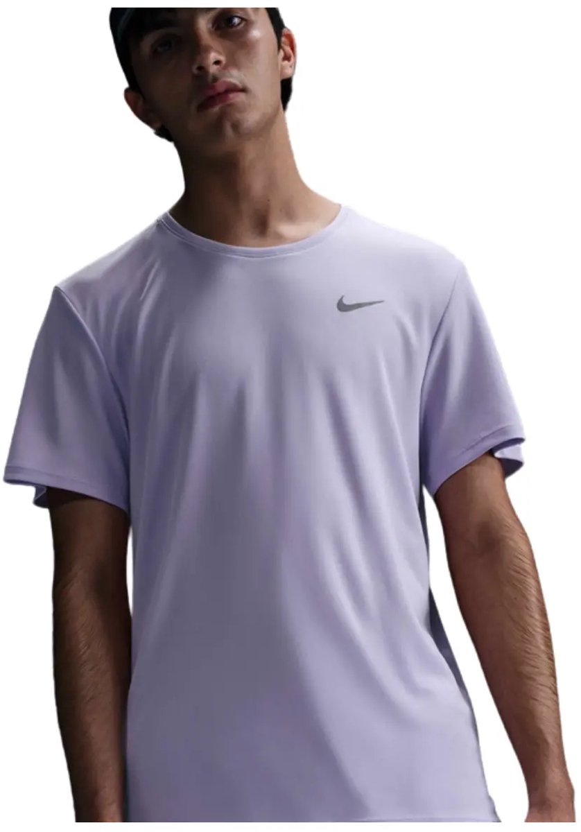 Nike miler dri-fit t-shirt in de kleur . Paars