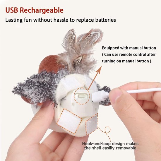 Een hand laadt een flapperend vogel speelgoed op via USB. Het speelgoed is wasbaar en heeft een verwijderbaar haak-en-lus ontwerp.