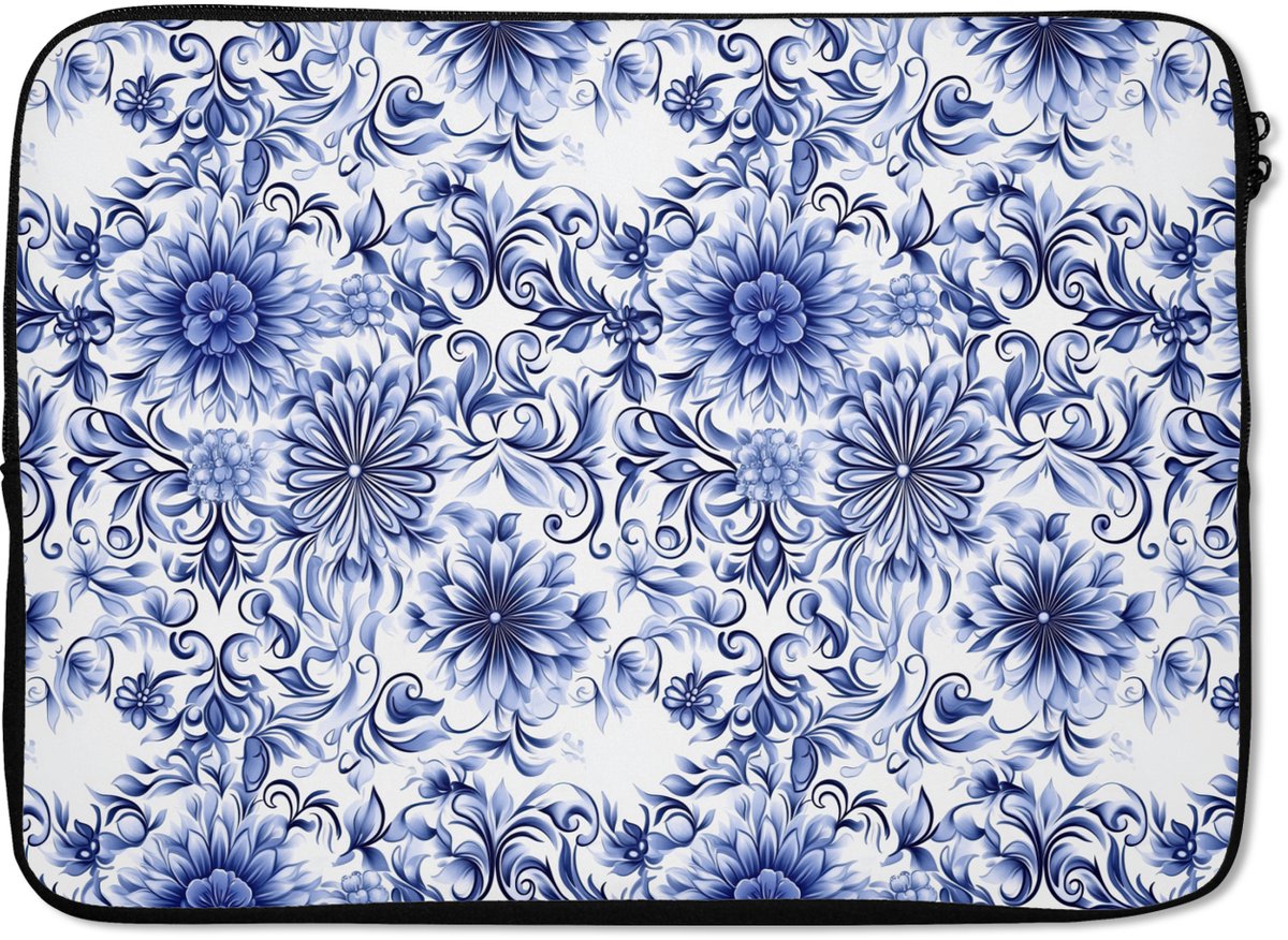 Laptophoes 13 inch - Bloemen - Blauw - Patroon - Wit - Laptop sleeve - Binnenmaat 32x22,5 cm - Zwarte achterkant