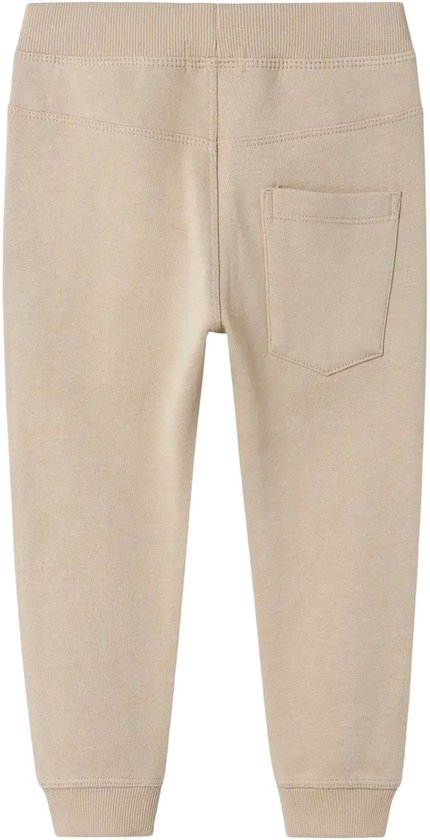 Beige joggingbroek met een achterzak.