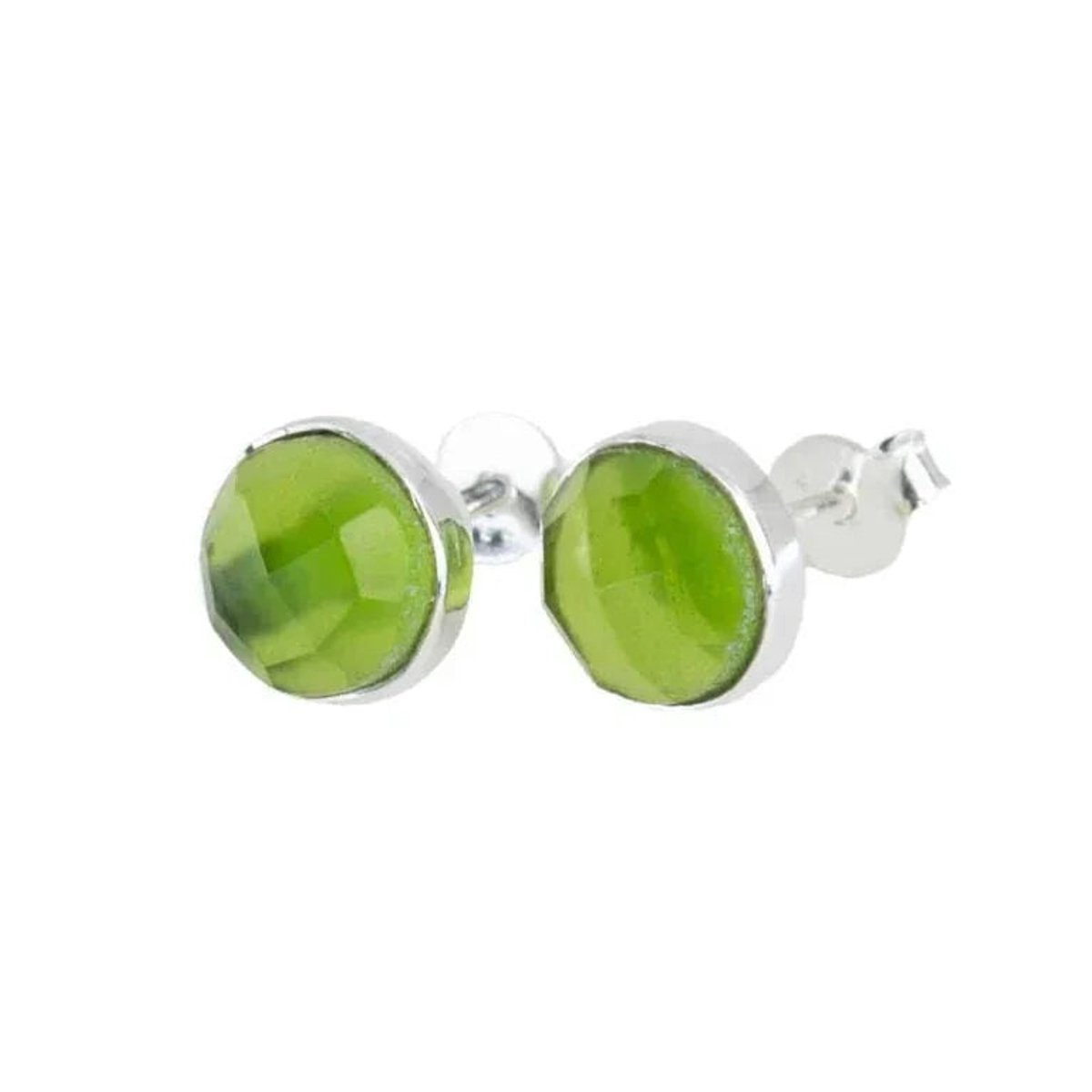 Studs oorbellen geboortesteen augustus peridoot facet - zilver