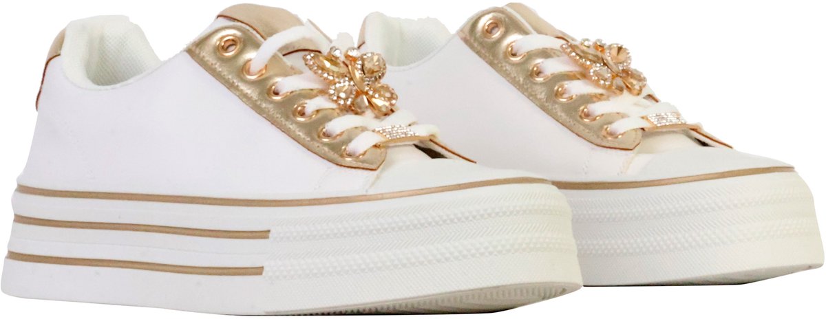 Sneakers met veters