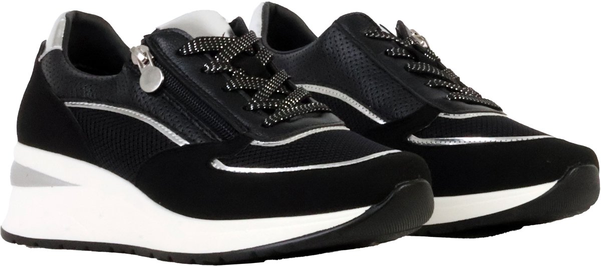 Sneakers met veters