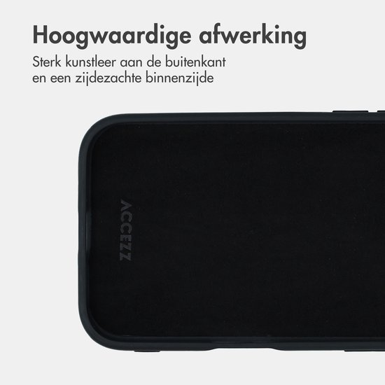 Binnenkant van een zwarte telefoonhoes met zacht textiel en 'ACCEZZ'-logo.