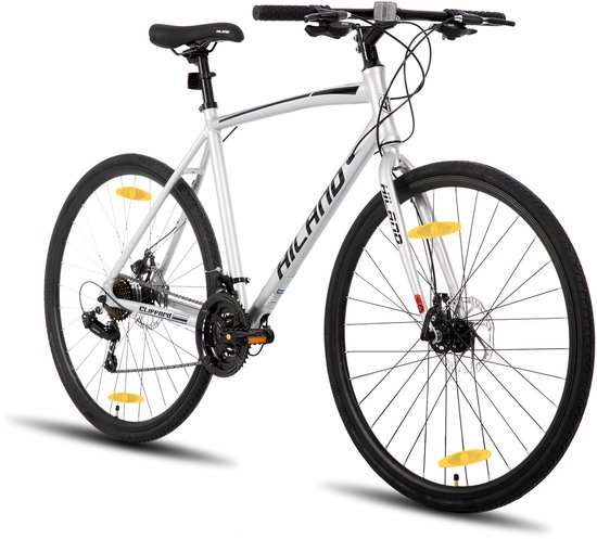 Zilverkleurige hybride fiets met zwarte banden, schijfremmen en 'HILAND' op het frame.