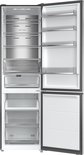 Open zilverkleurige koelkast met lege glazen planken en lades. Bovenin de tekst 'Aero Fresh'.