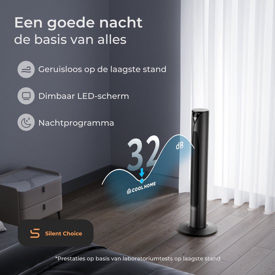 Zwarte CoolHome torenventilator in een slaapkamer, met text over stille werking en dimbaar LED-scherm.