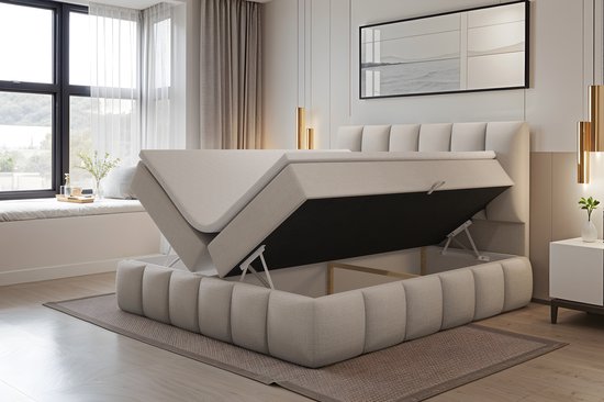 Beige boxspring met openklapbaar matras voor opbergruimte in een slaapkamerinterieur.