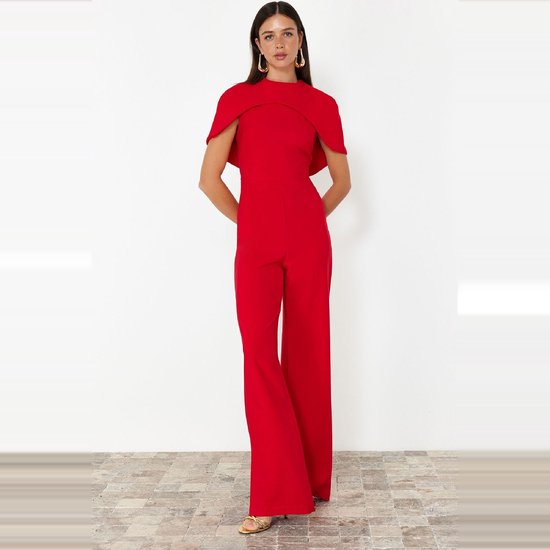 Combinaison tissée élégante Trendyol avec détail cape rouge Tprss24Tu00015