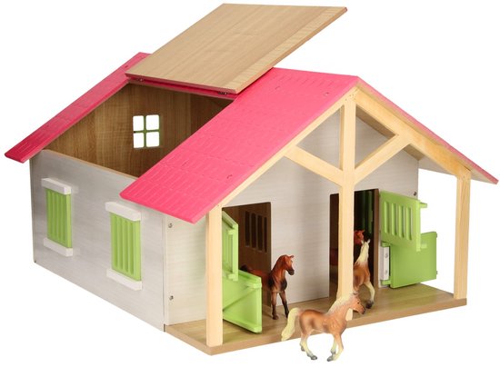 Houten speelgoedpaardenstal met roze dak, limegroene deuren en ramen, 4 bruine paarden.