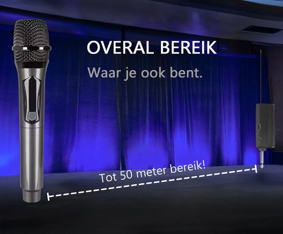 Zilverkleurige microfoon en ontvanger met 50 meter bereik voor draadloze zang.