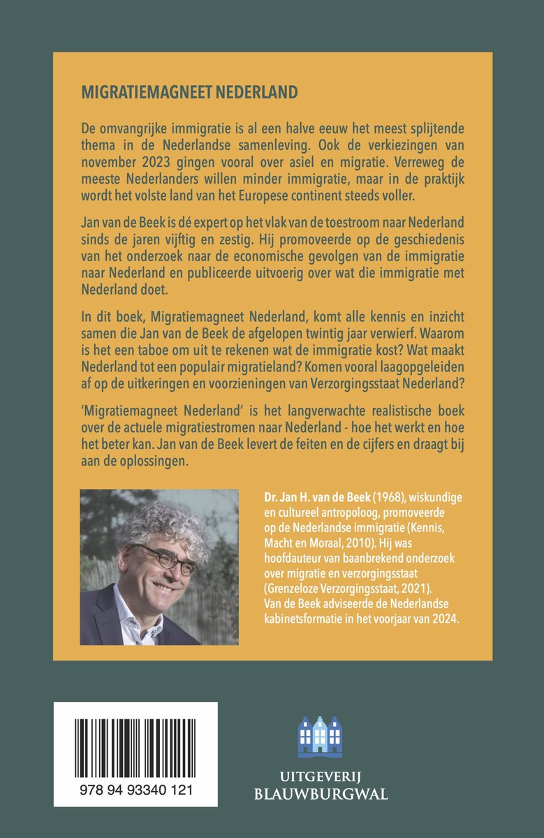 Achterkant boek met tekst over 'Migratiemagneet Nederland', een foto van auteur Jan van de Beek en ISBN.