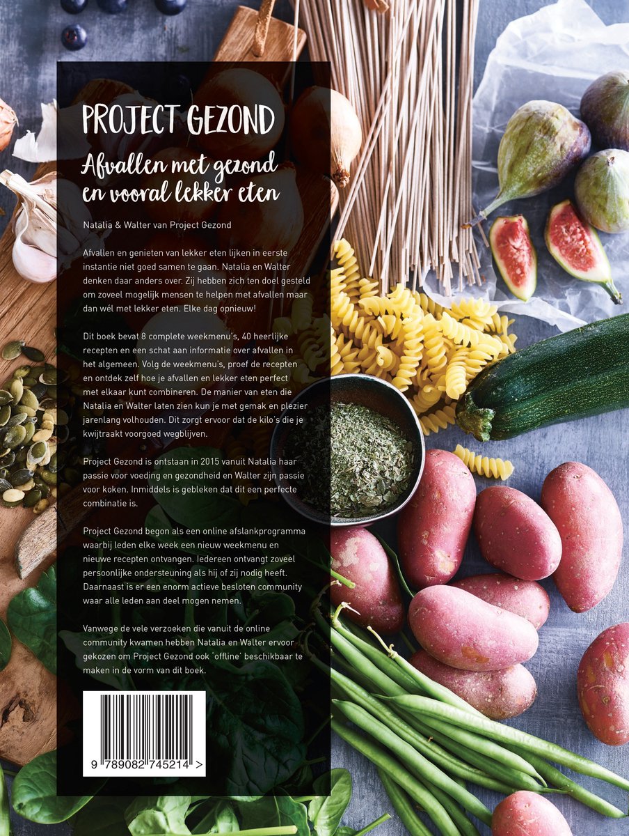 Achterkant boek 'Project Gezond' met tekst en foto's van verse ingrediënten zoals pasta, groenten en fruit.